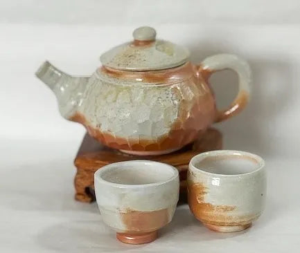 Teapot with 2 Small Cups